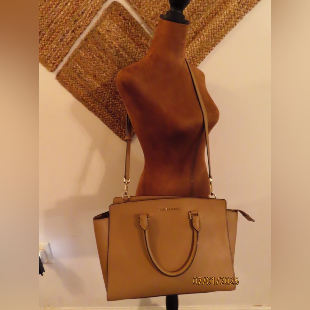 SOLD - Michael Kors Large Selma in EXCELLENT Condition